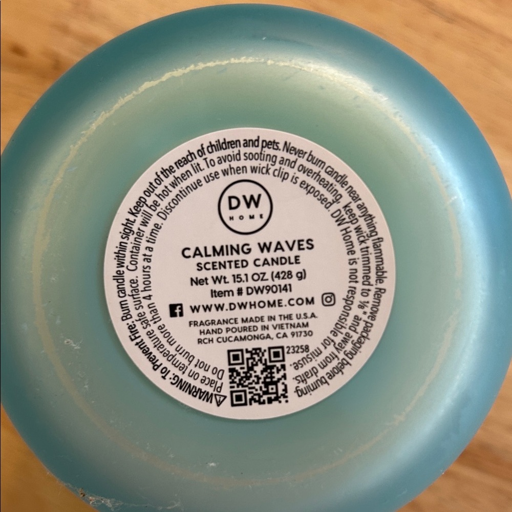 DW Home Calming Waves Candle with Gold Lid - Picture 4 of 4